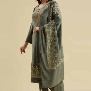 green-embroidered-velvet-straight-salwar-suit