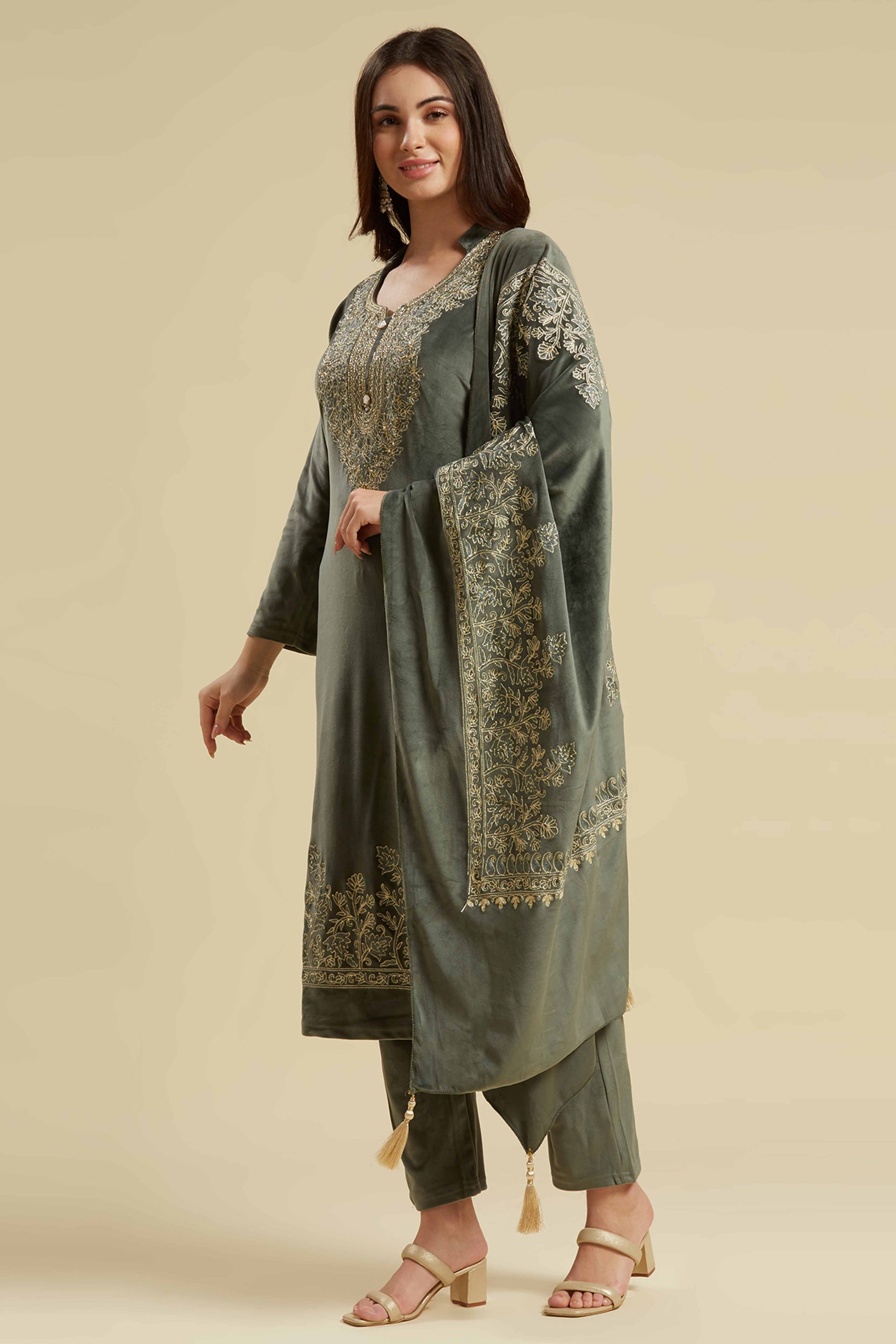 green-embroidered-velvet-straight-salwar-suit