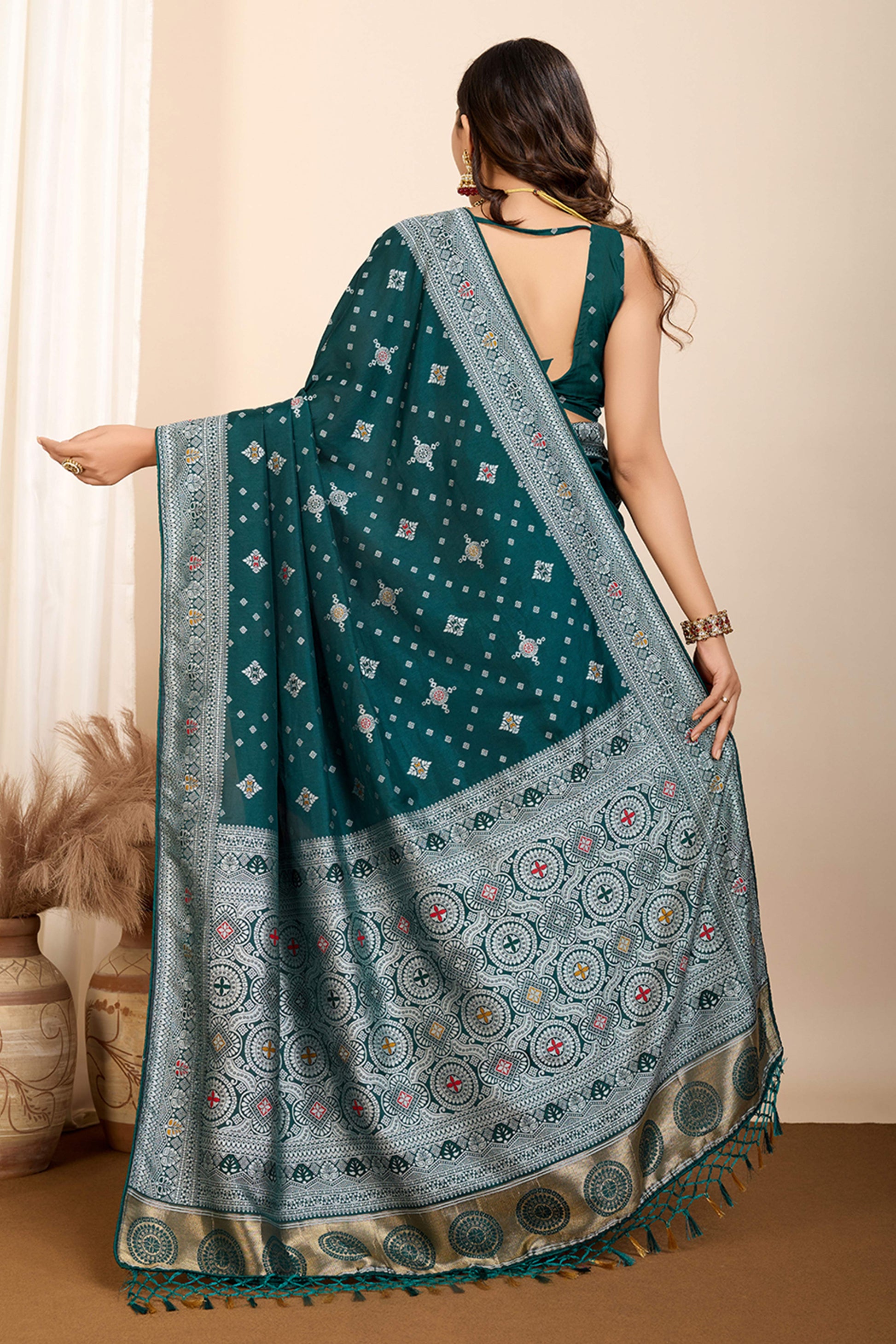 green-minakari-weaving-pure-silk-saree-1