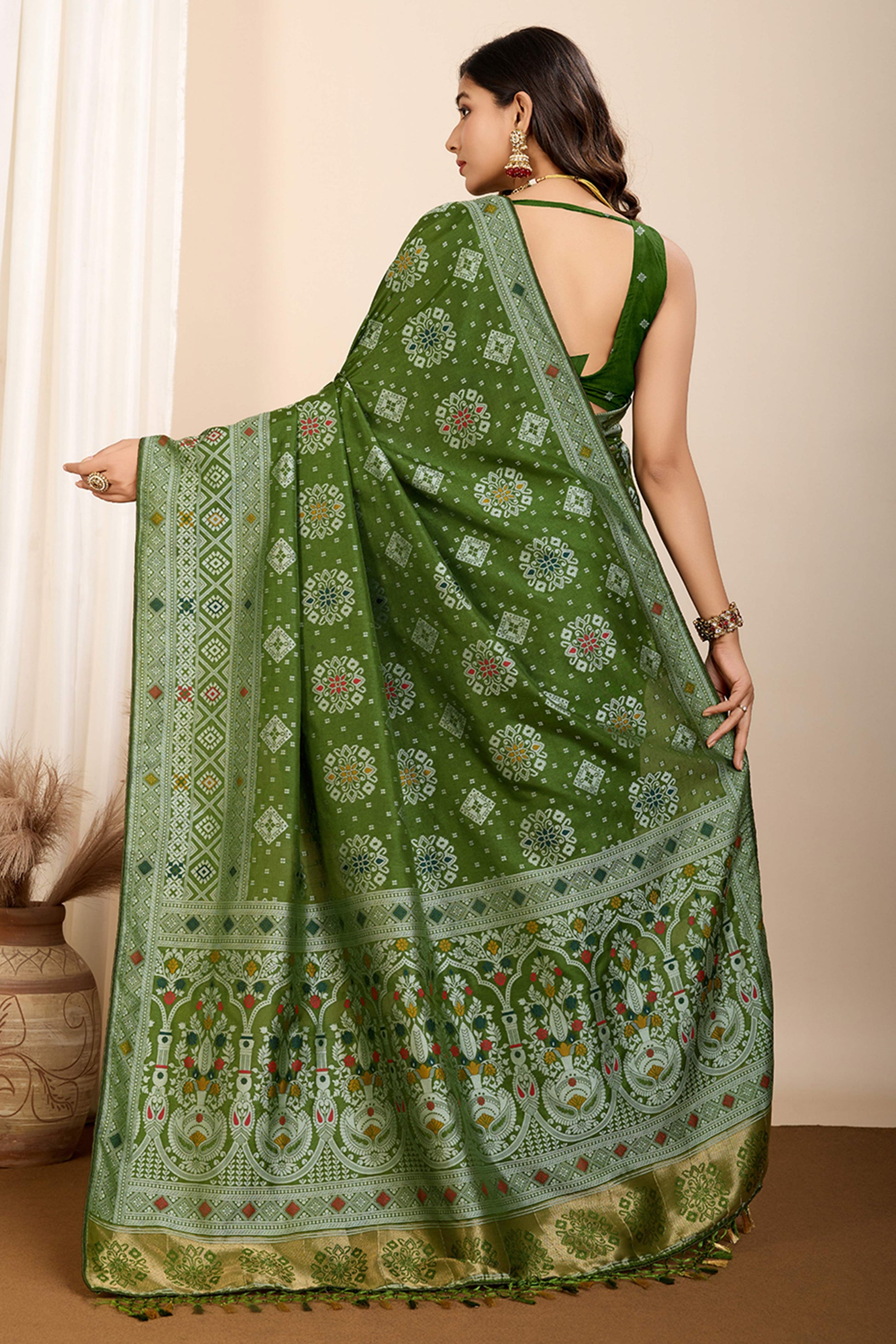 green-minakari-weaving-pure-silk-saree-3