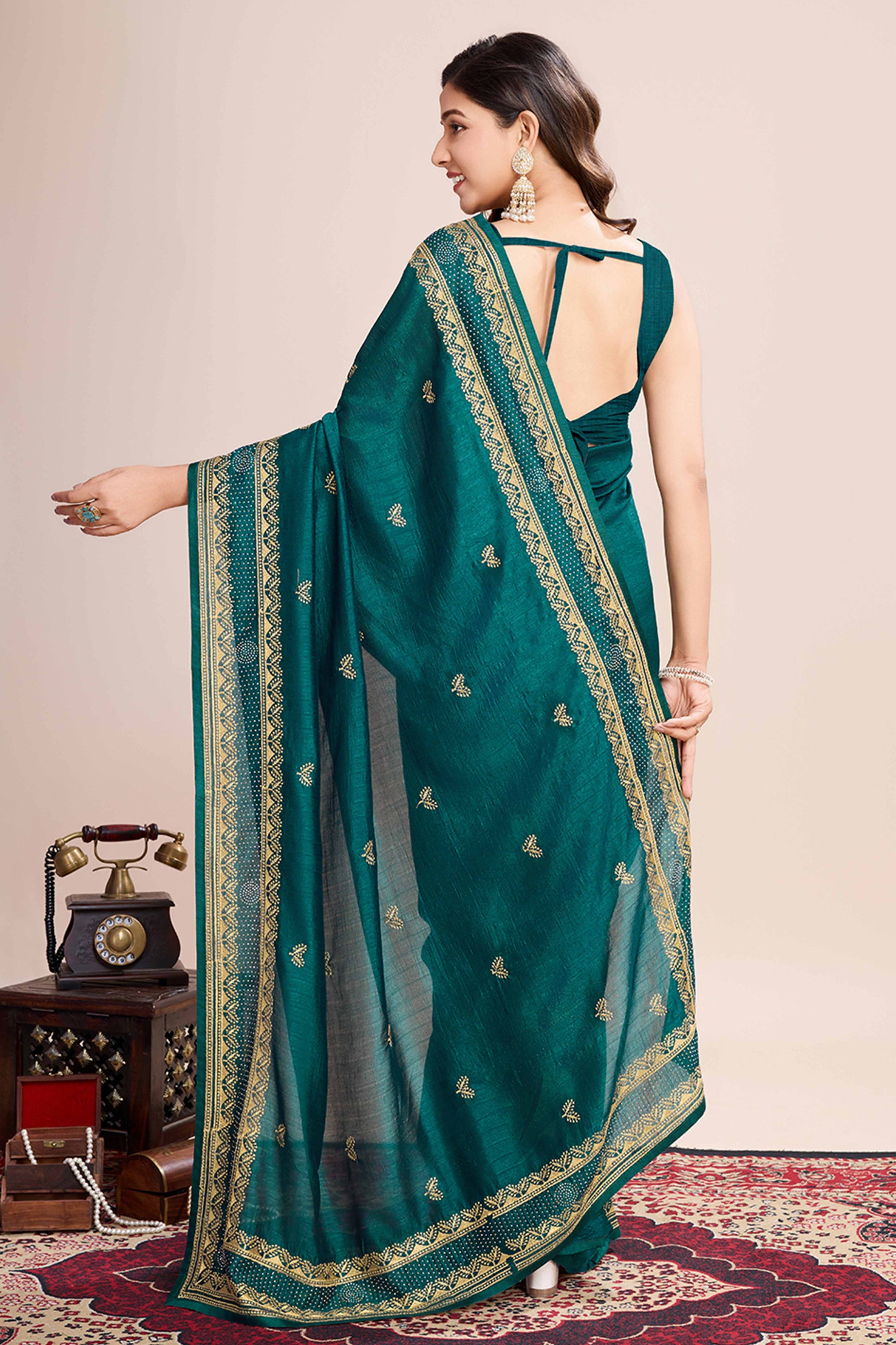 green-floral-embroidered-vichitra-silk-saree-5
