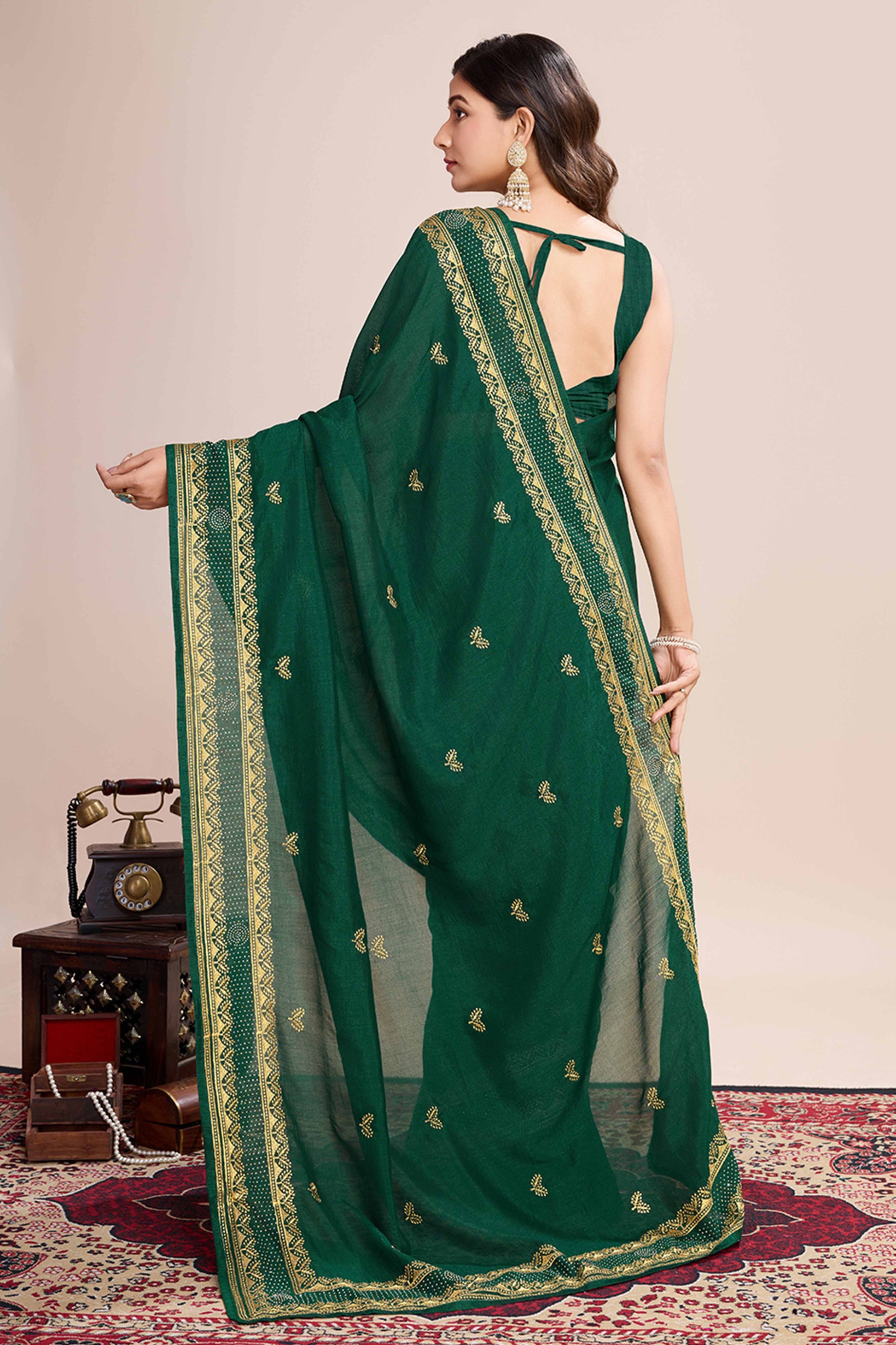 green-floral-embroidered-vichitra-silk-saree-6