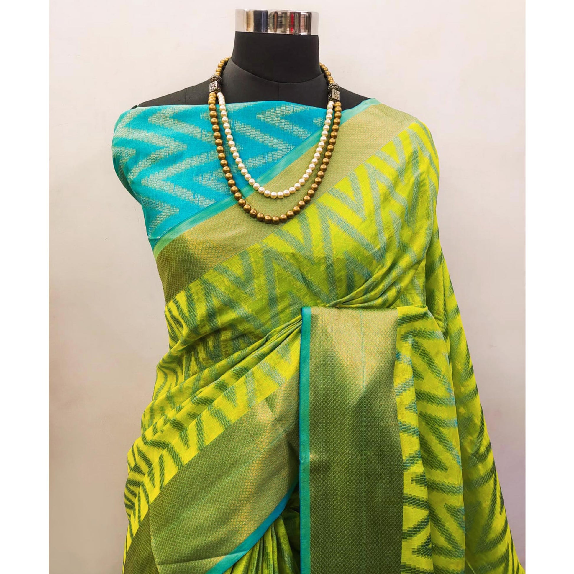green-woven-organza-saree-12