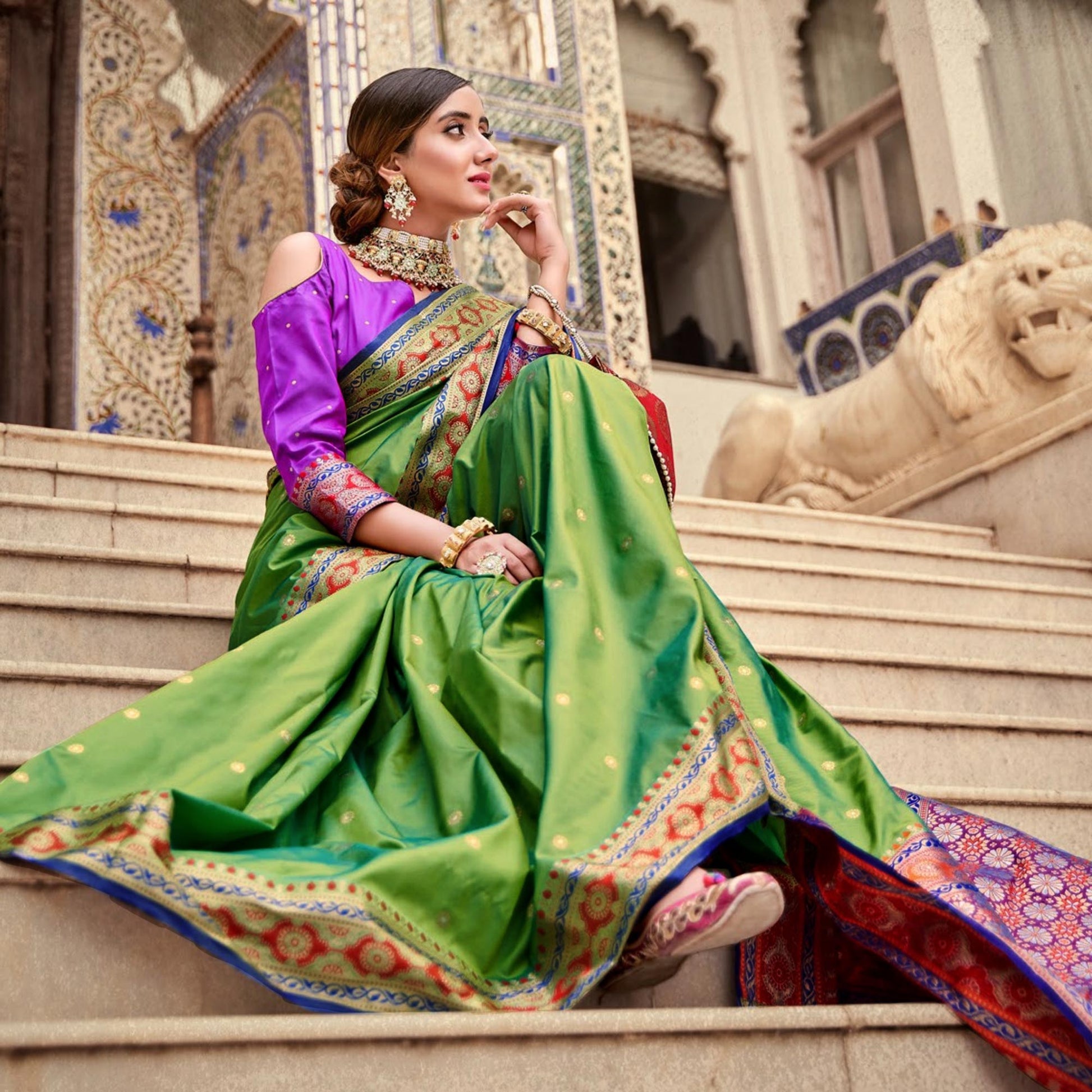 green-woven-pure-silk-saree-with-with-tassels