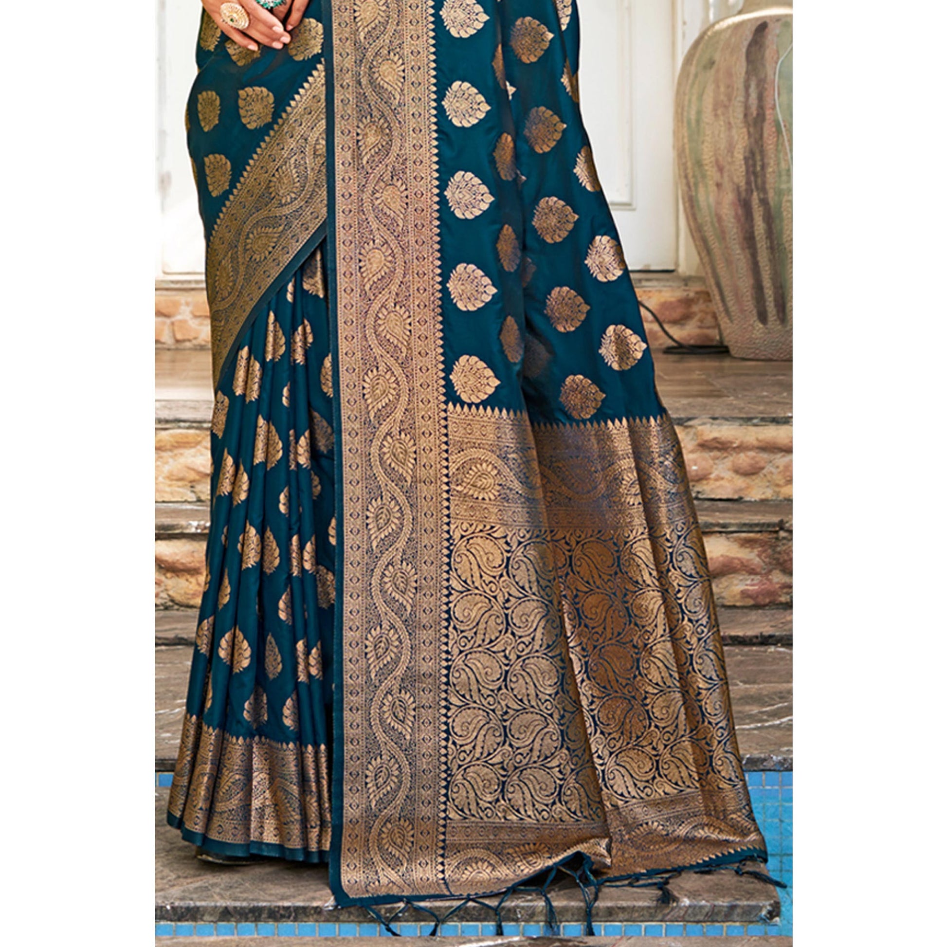 Morpich Floral Woven Banarasi Silk Saree