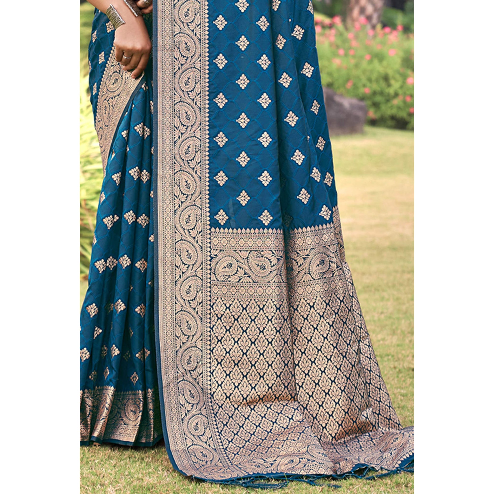 Morpich Floral Woven Kanjivaram Silk Saree With Tassels