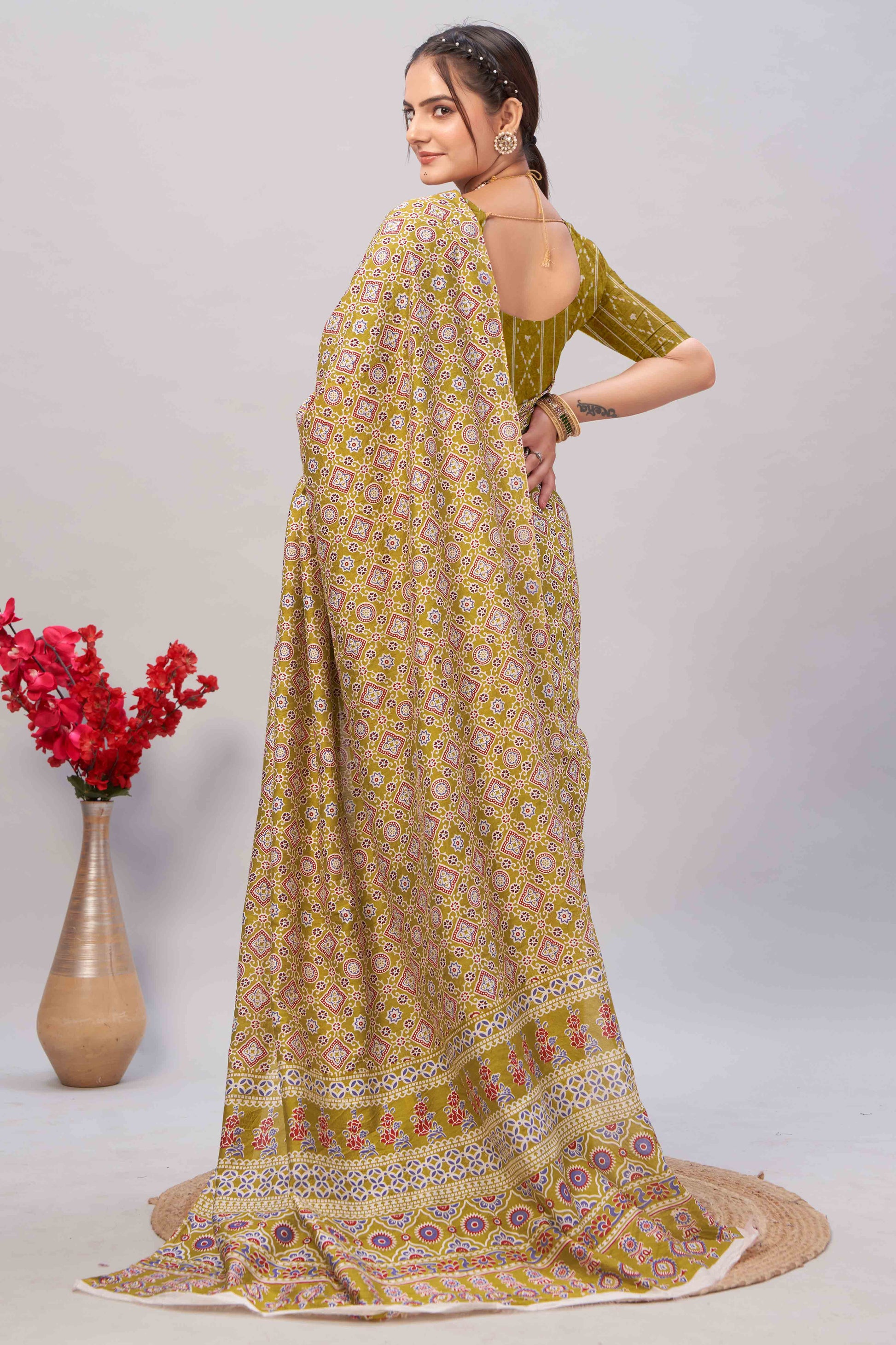 green-ajrakh-printed-cotton-blend-saree-39