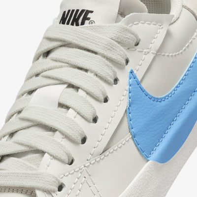 Nike | BLAZER LOW '77 JUMBO { LIGHT BONE/UNIVERSITY BLUE-PHANTOM