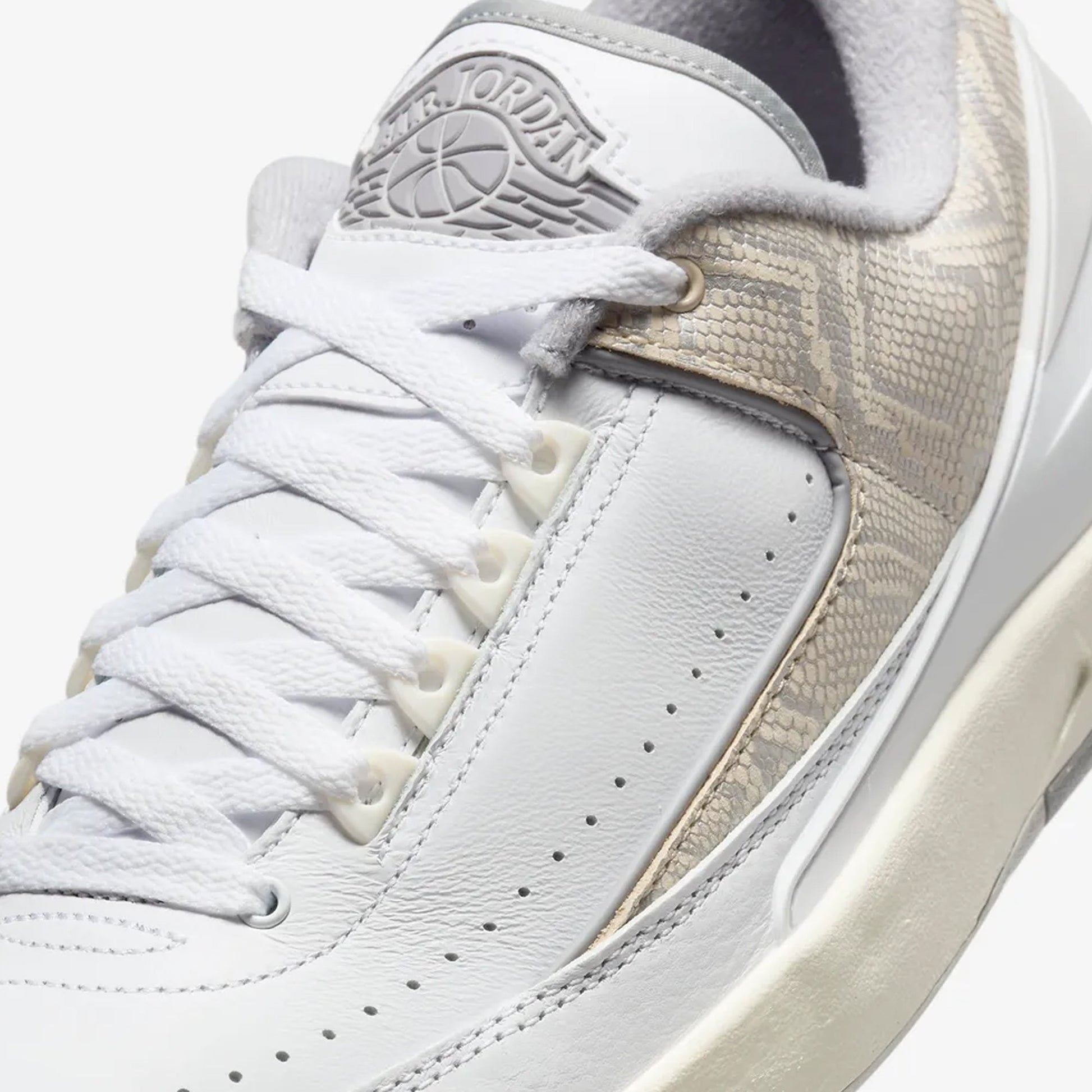 Jordan | AIR JORDAN 2 RETRO LOW  { WHITE/CEMENT GREY-SANDDRIFT-NEUTRAL GREY