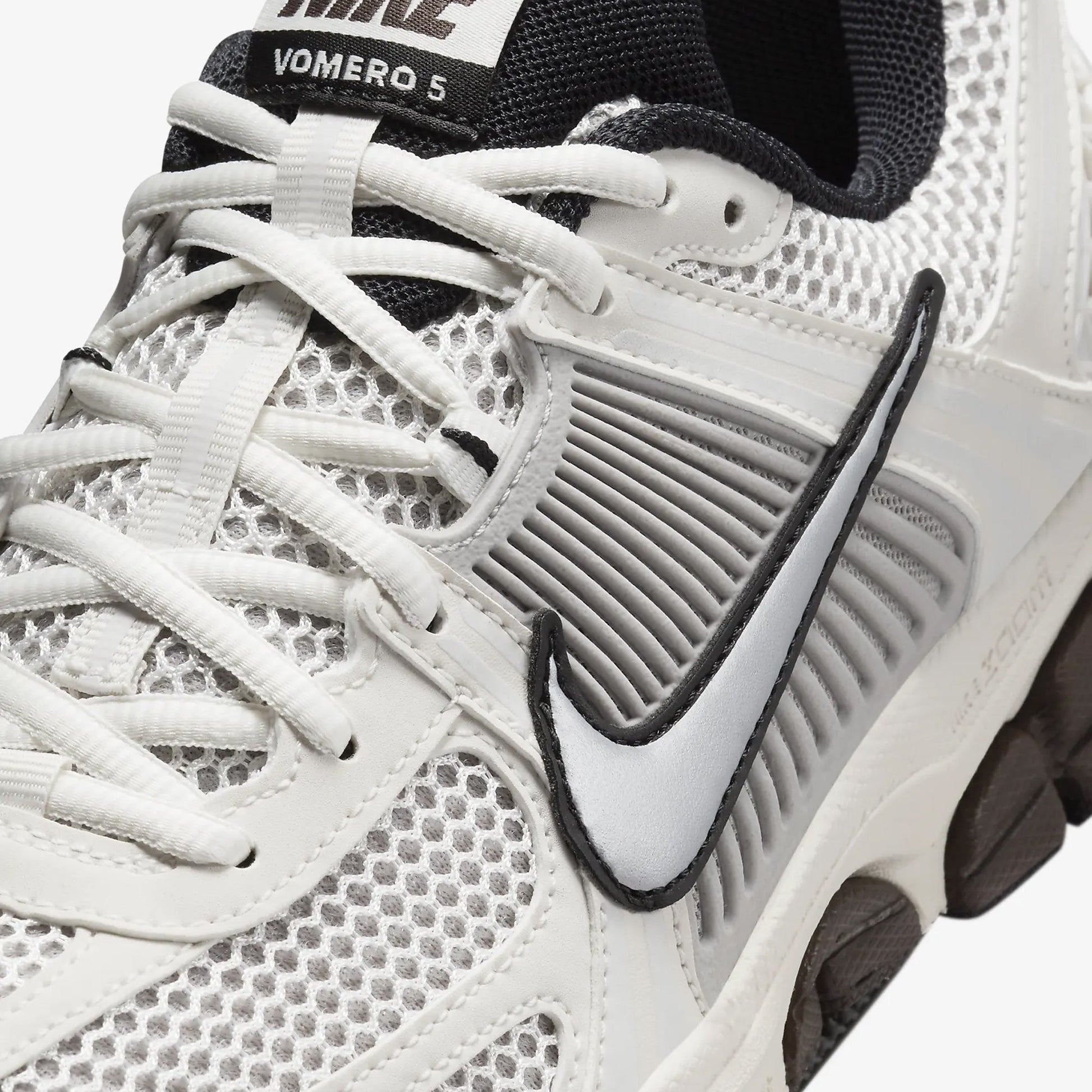 Nike | ZOOM VOMERO 5  { PHANTOM/MTLC PLATINUM-LT IRON ORE