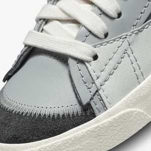 Nike | BLAZER LOW '77 JUMBO SE { LT SMOKE GREY/SAIL-PHOTON DUST