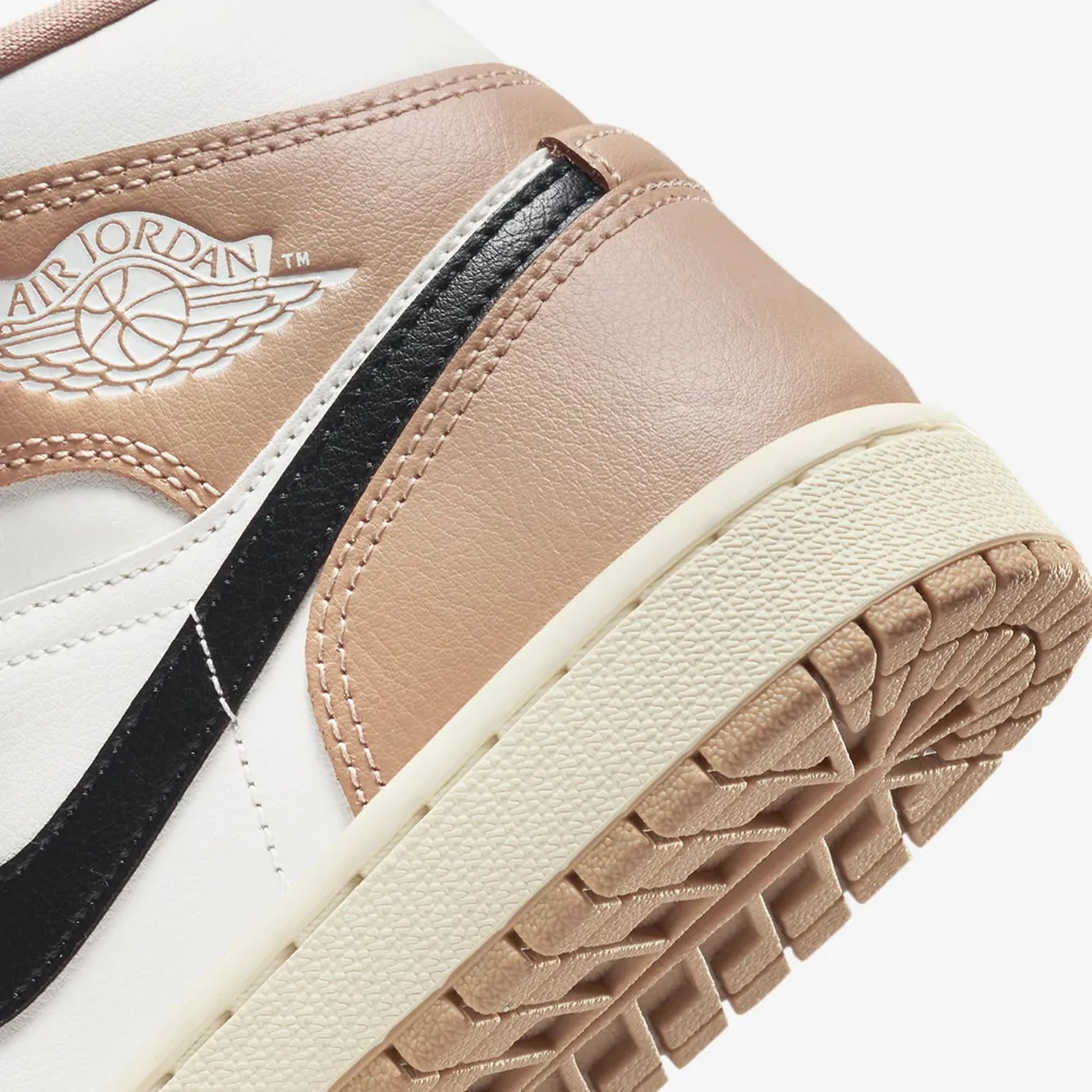 Jordan | AIR JORDAN 1  { SAIL/BLACK-DESERT