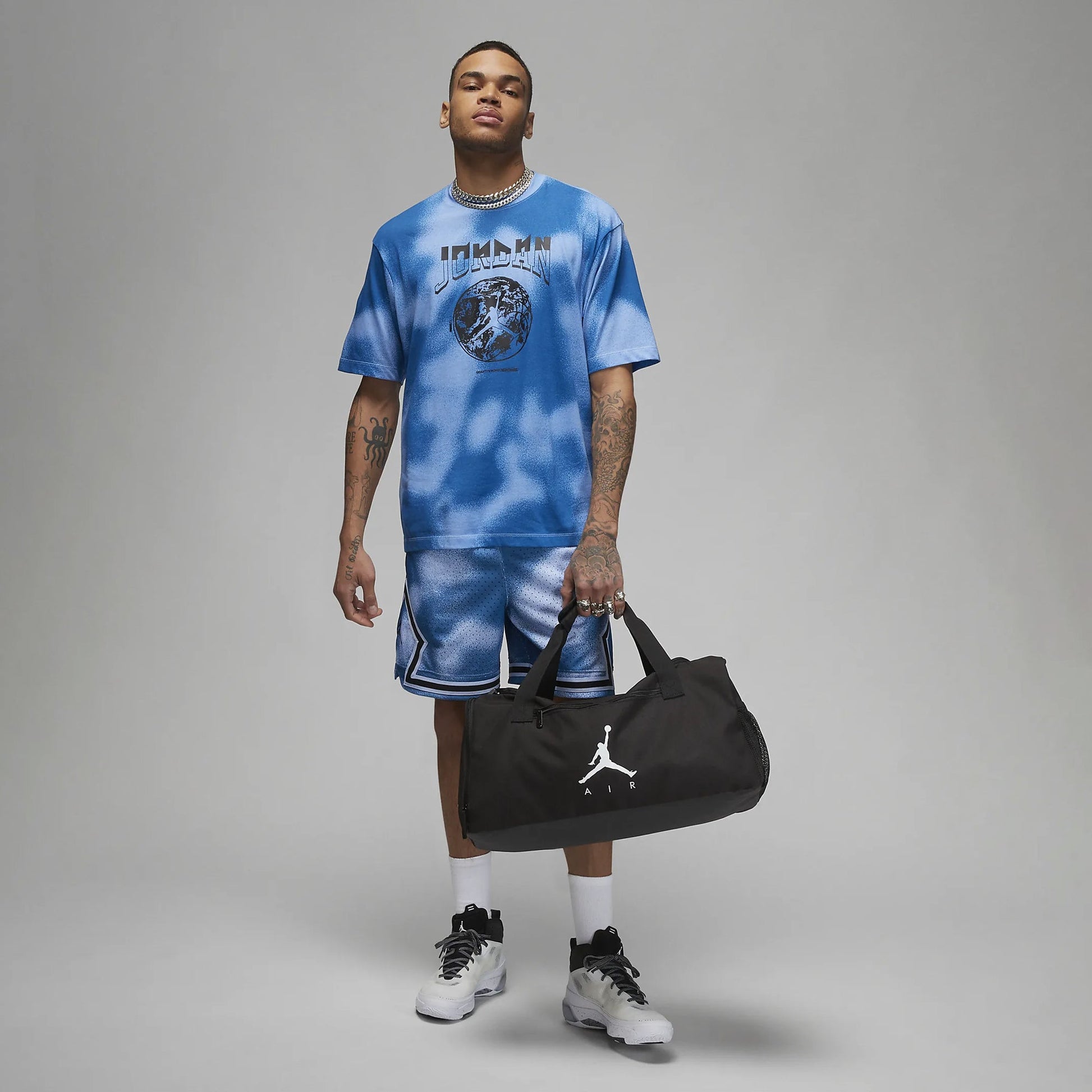 Jordan | GRAPHIC T-SHIRT  { UNIVERSITY BLUE