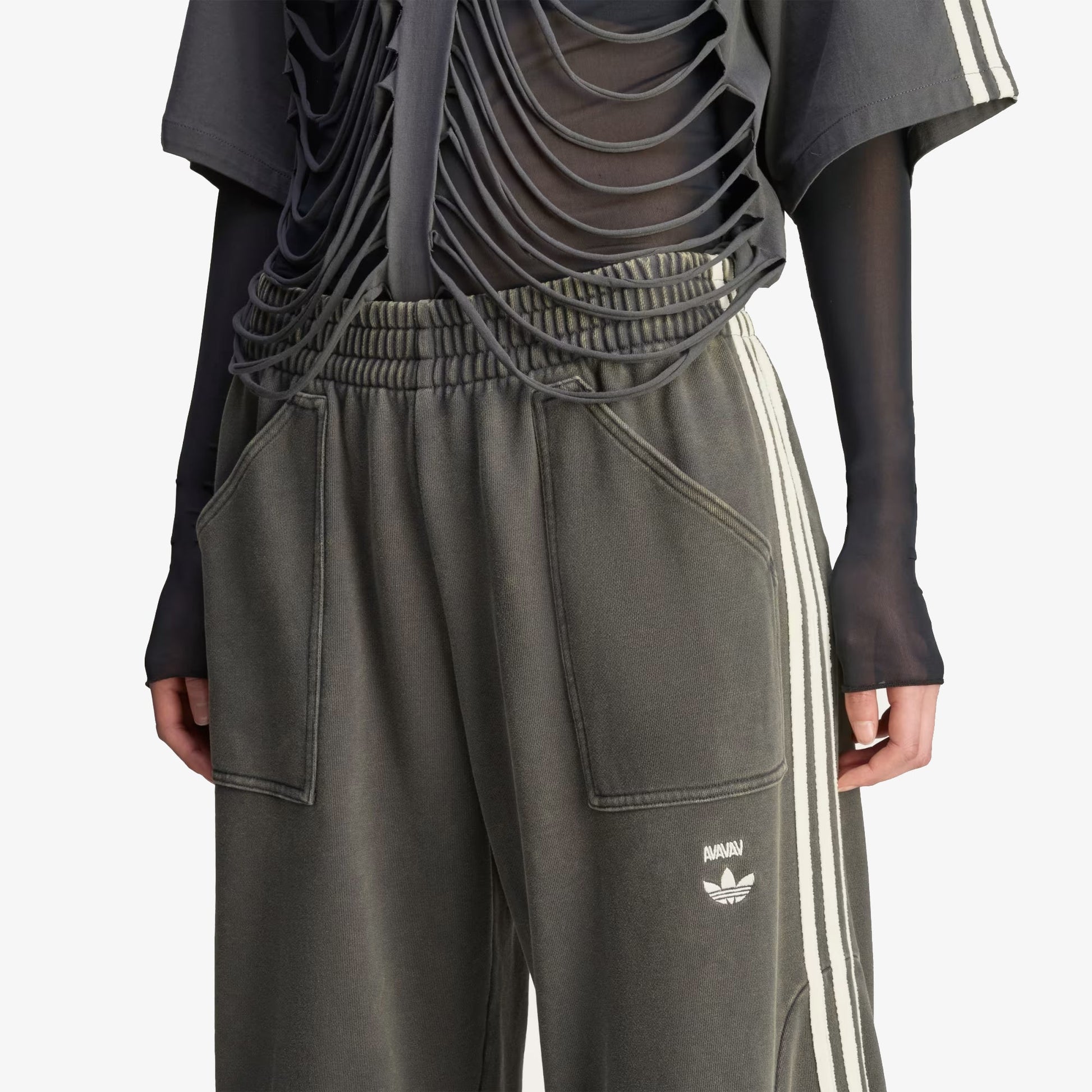 Adidas Originals | AVAVAV PLEATED TRACK PANTS { CARBON