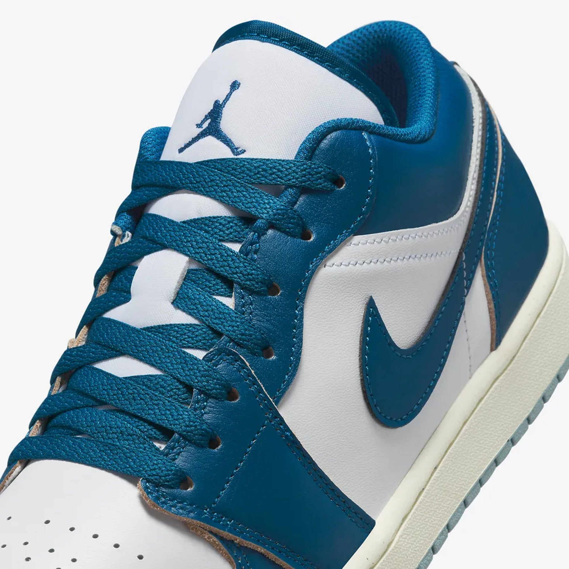 Jordan | AIR JORDAN 1 LOW SE  { WHITE/INDUSTRIAL BLUE-BLUE GREY-SAIL