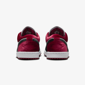 Jordan | AIR JORDAN 1 LOW { BLACK/BLACK-WHITE-TEAM RED