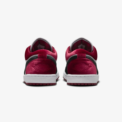 Jordan | AIR JORDAN 1 LOW { BLACK/BLACK-WHITE-TEAM RED