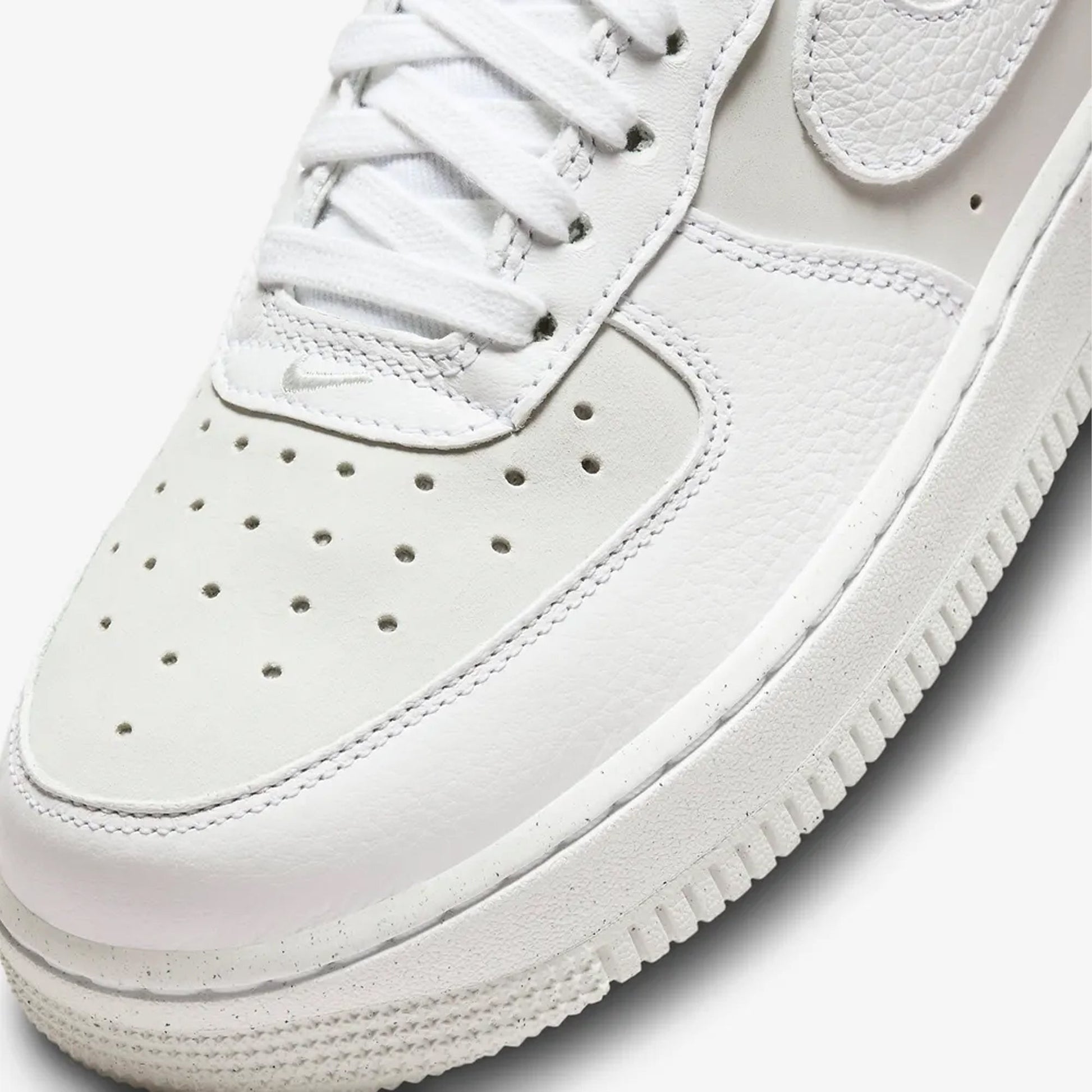 Nike | AIR FORCE 1 '07 LX { WHITE/LT SMOKE GREY-PHOTON DUST-WHITE