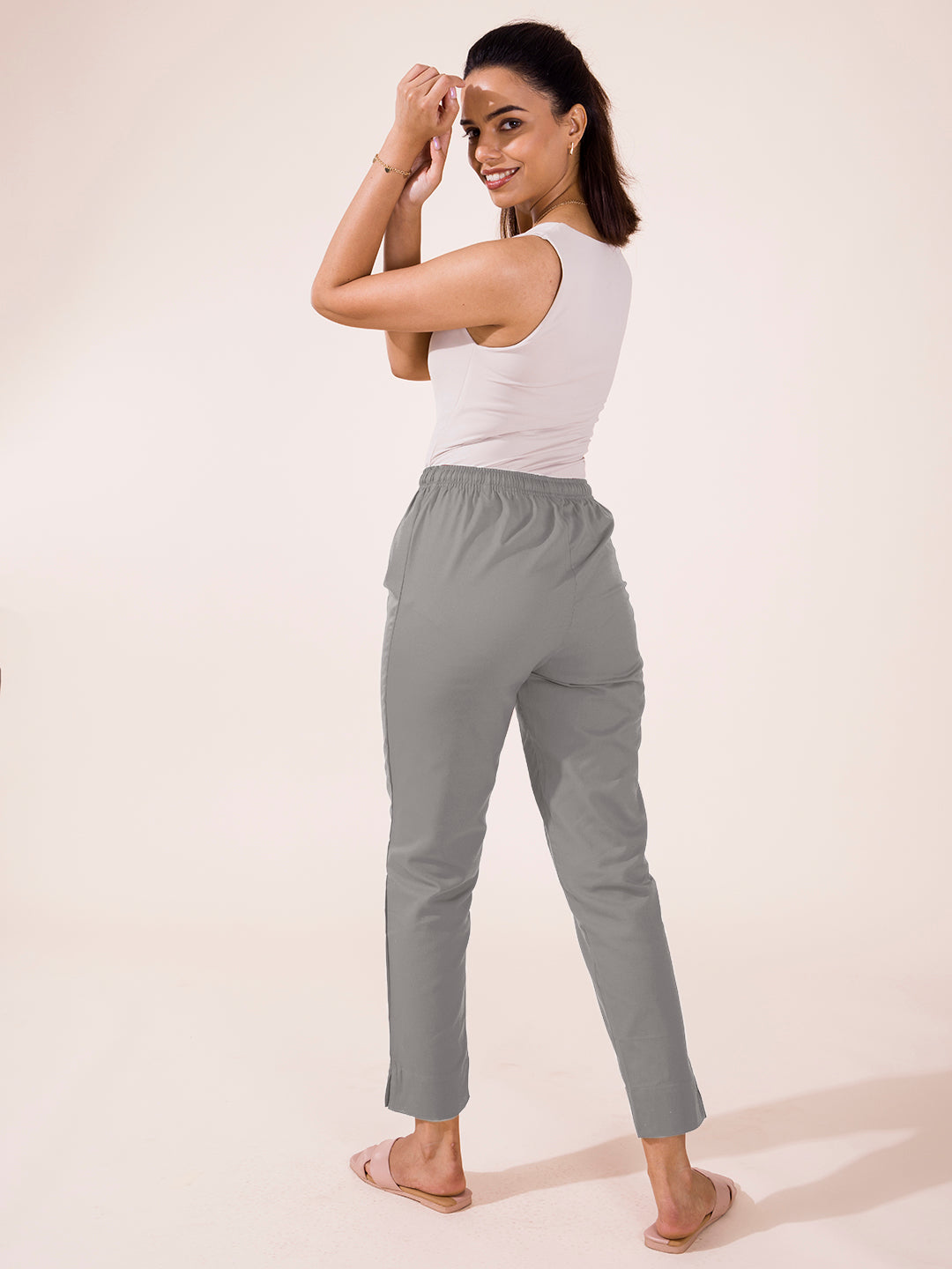Women Solid Ebony Grey Cotton Pencil Pant