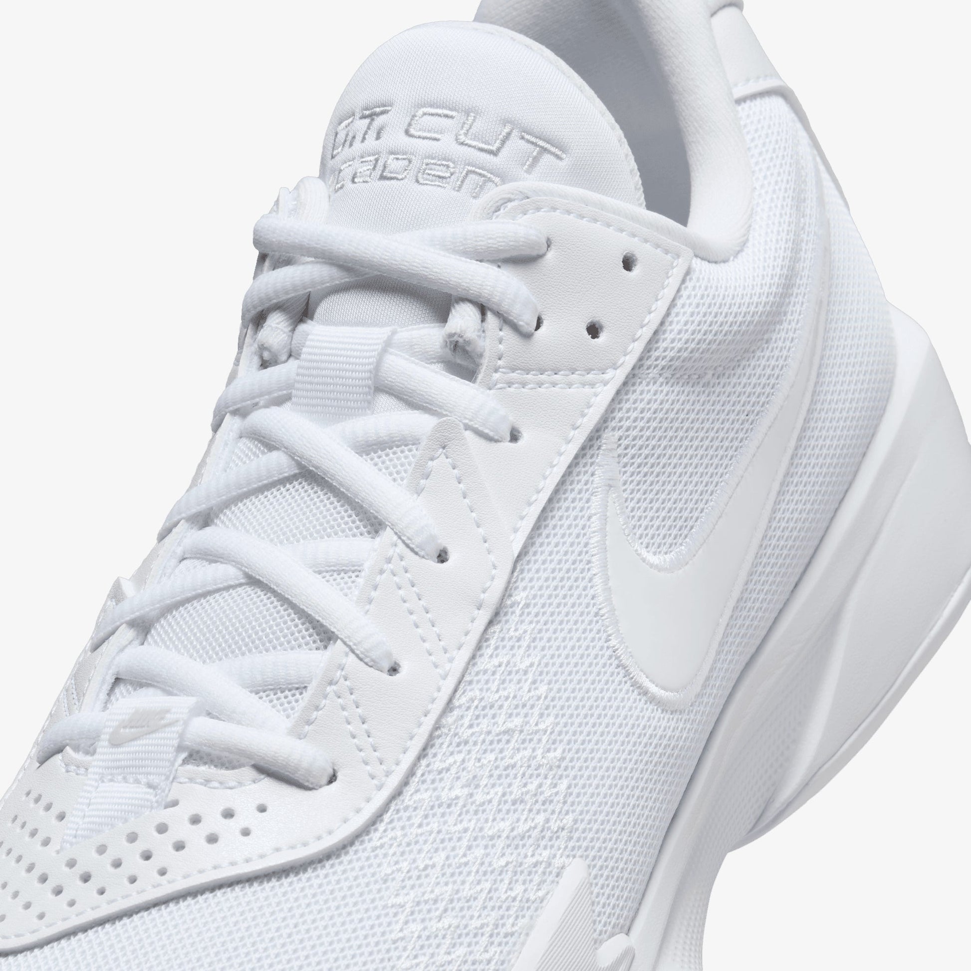 NIKE | G.T. HUSTLE ACADEMY EP { WHITE/WHITE-PHOTON DUST
