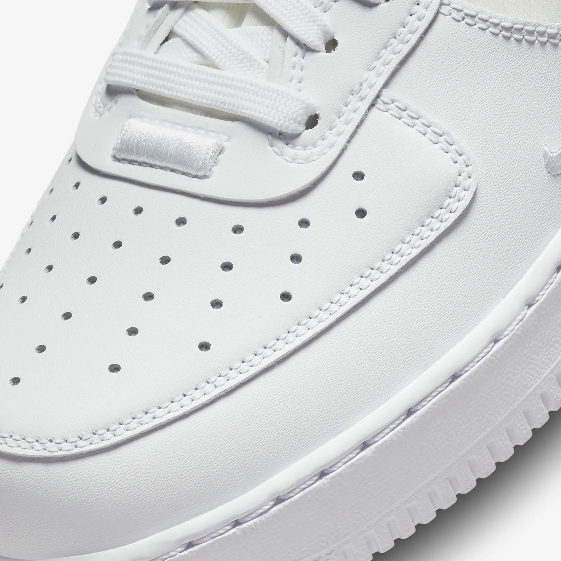 Nike | AIR FORCE 1 REACT  { WHITE/BLACK