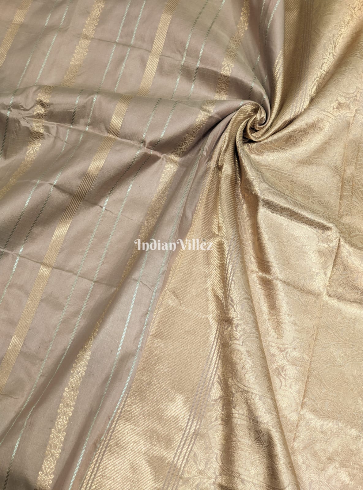 Carley's Rose Gold Designer Banarasi Katan Silk Saree With Small Border