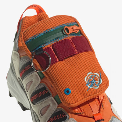 Adidas Originals | SUPERTURF ADVENTURE SEAN WOTHERSPOON  { STONE / POWER RED