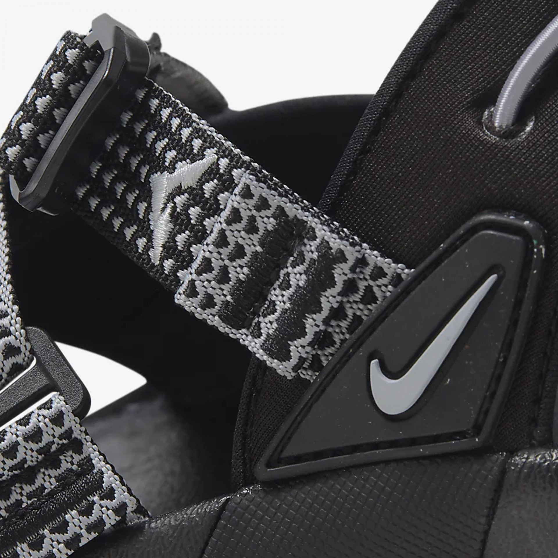 Nike | ONEONTA  { BLACK