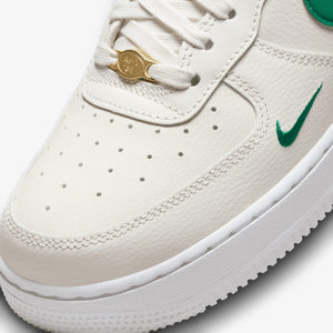 Nike | AIR FORCE 1'07 SE { WHITE-METALLIC GOLD