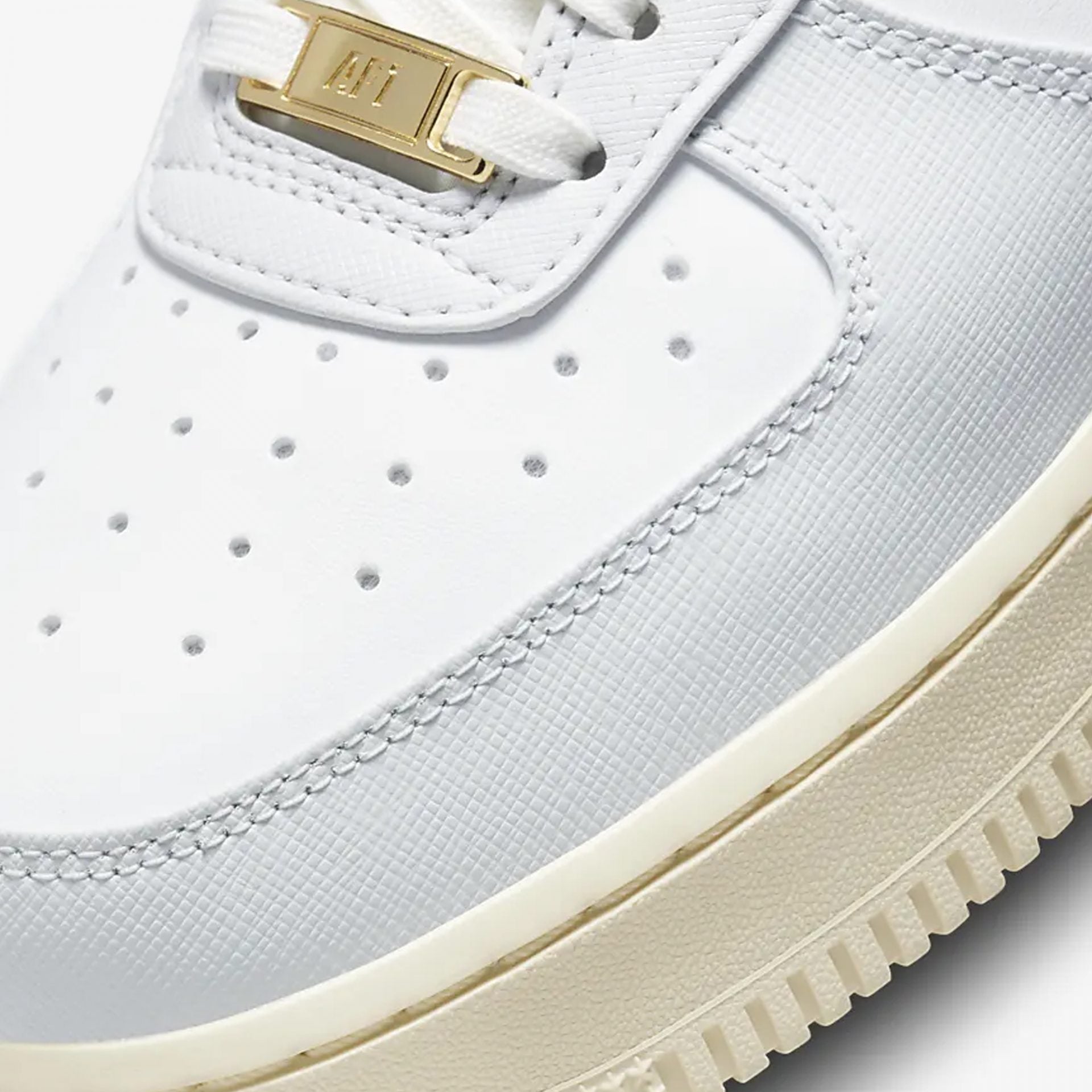 Nike | AIR FORCE 1 '07 SE { PHOTON DUST/TEAM RED