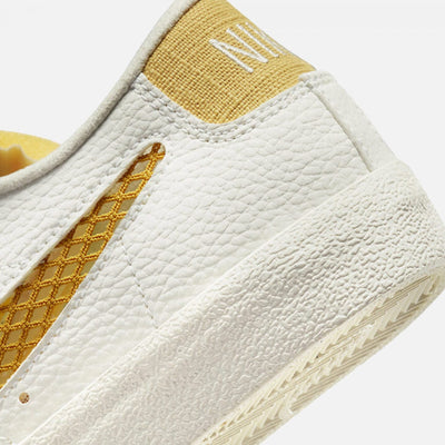 Nike | BLAZER LOW '77 SE NEXT NATURE { SAIL / SANDED GOLD