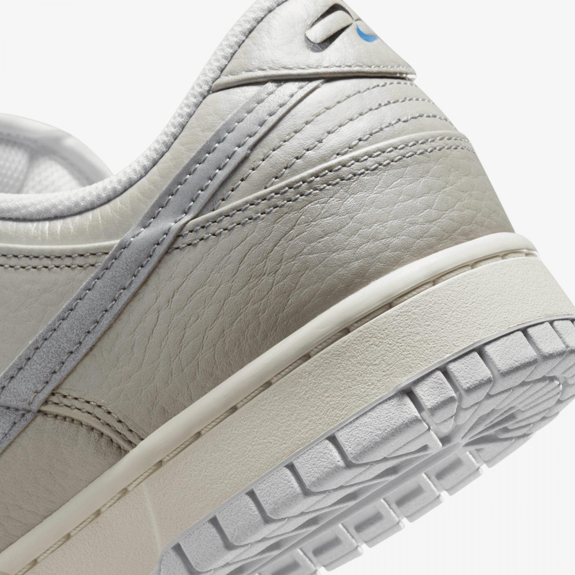 Nike | DUNK LOW  { METALLIC SILVER