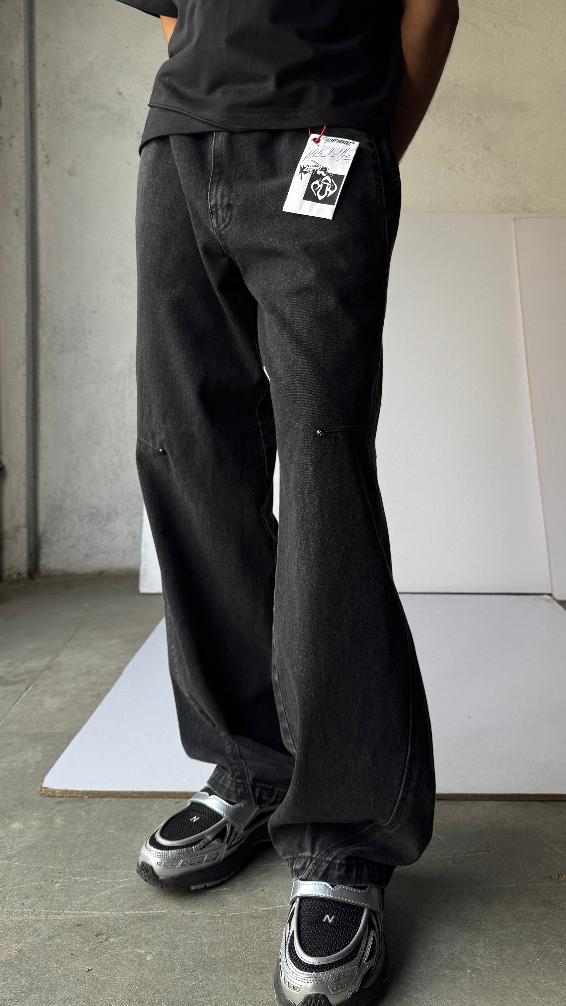B4 Curved-Black