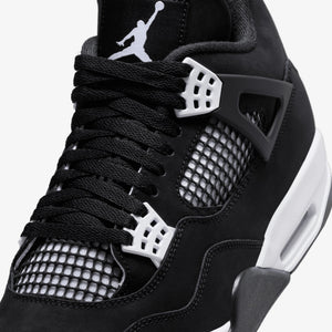 Jordan | AIR JORDAN 4 RETRO { 
