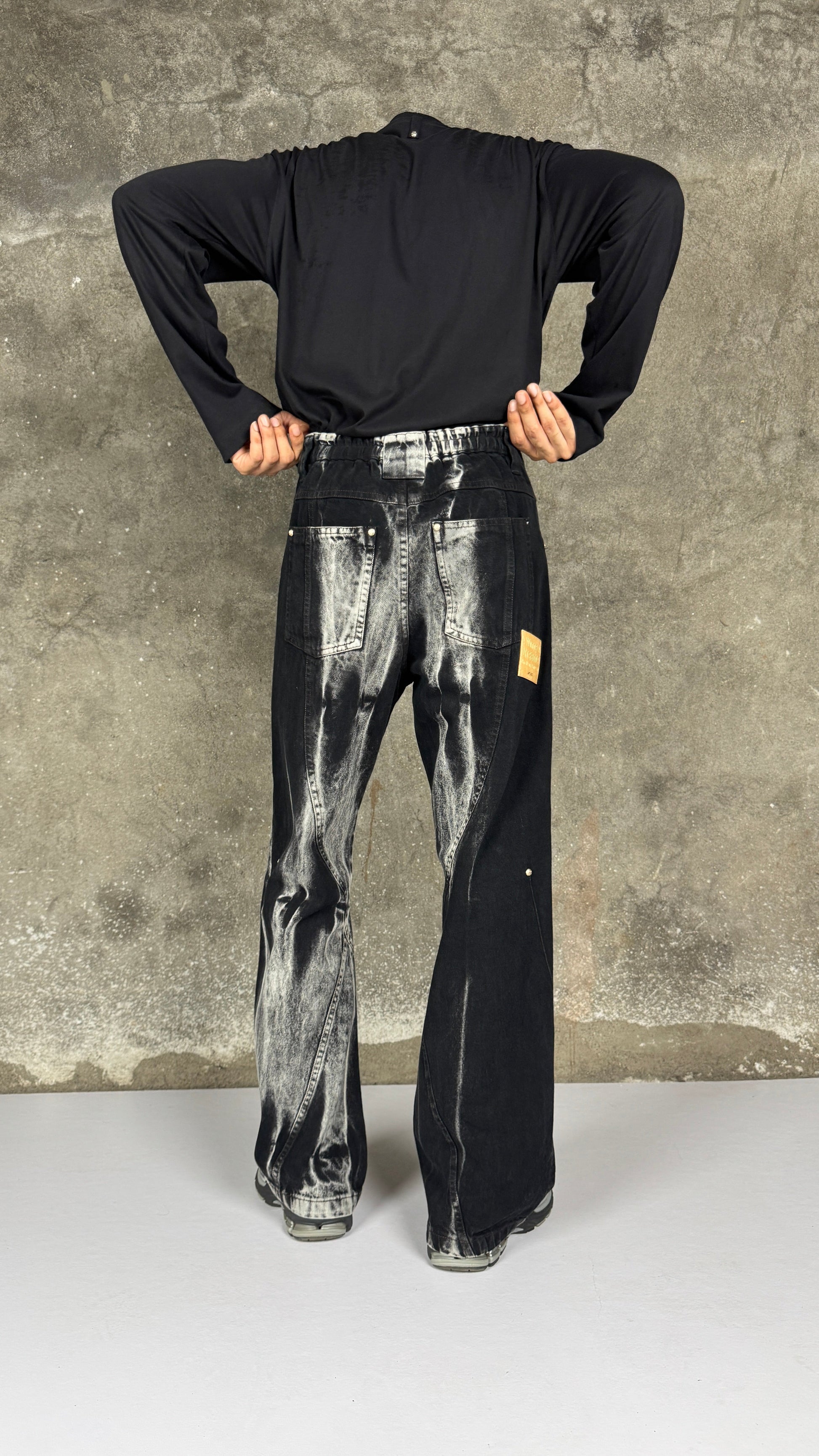 Waves Panelled-Shibori Black