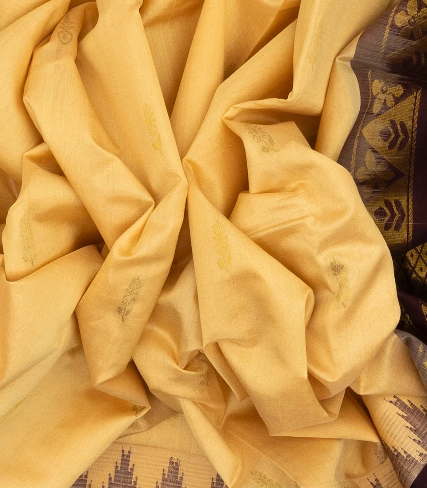 Cream Handloom Silk Cotton Saree With Floral Buttas