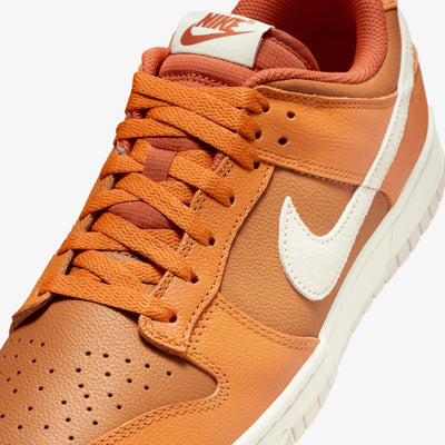 NIKE | DUNK LOW RETRO { MONARCH/LT OREWOOD BRN-FLAX-DARK RUSSET