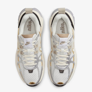 NIKE | V2K RUN { WHITE/WHITE-KHAKI-METALLIC SILVER