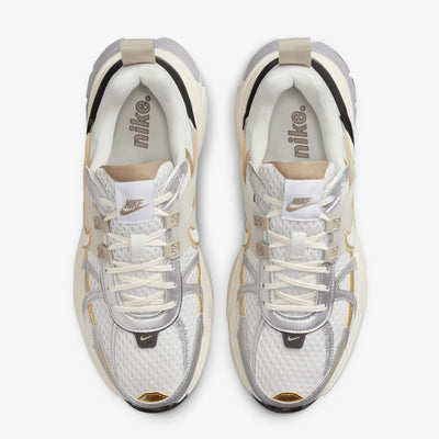 NIKE | V2K RUN { WHITE/WHITE-KHAKI-METALLIC SILVER