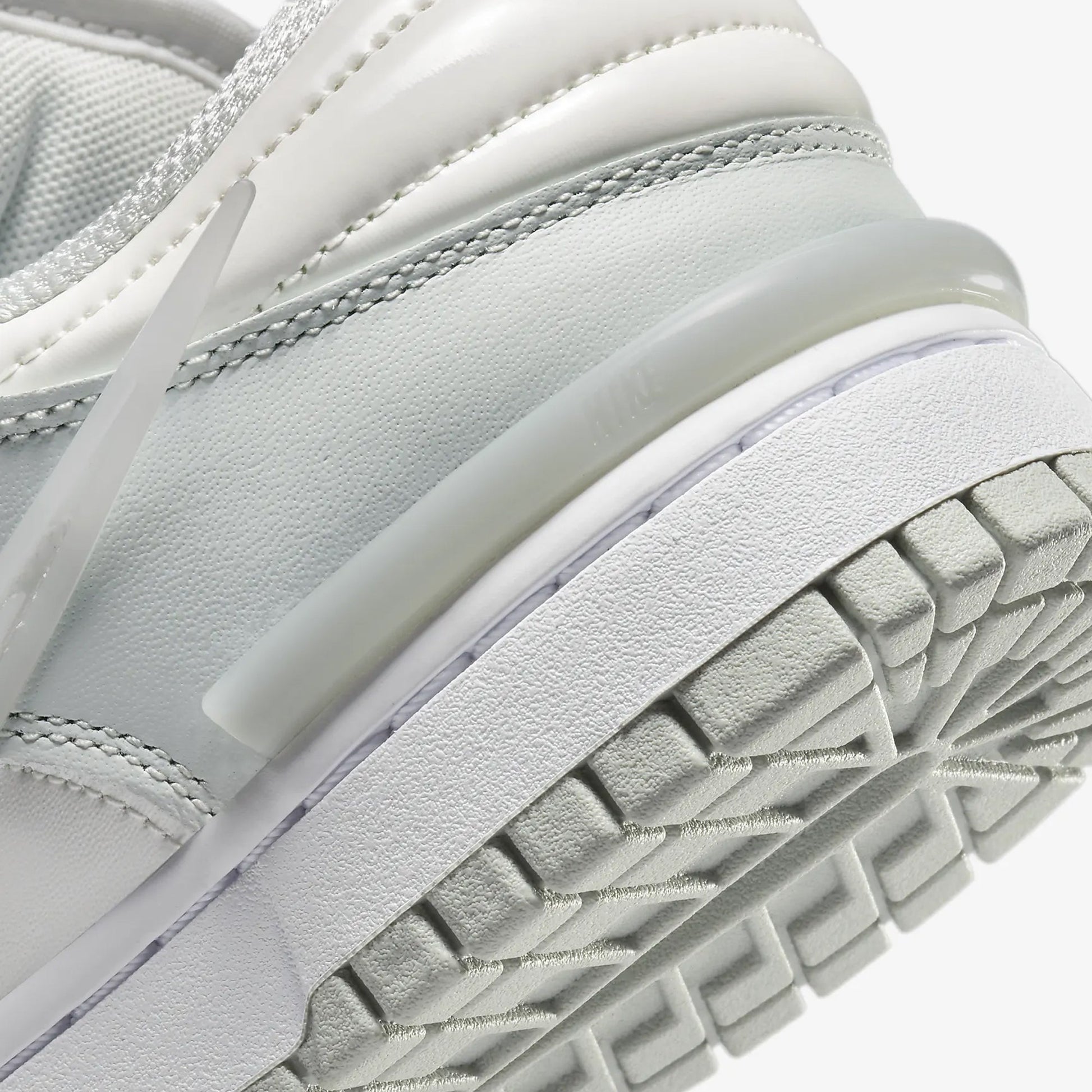 Nike | DUNK LOW TWIST  { LIGHT SILVER/SAIL-WHITE