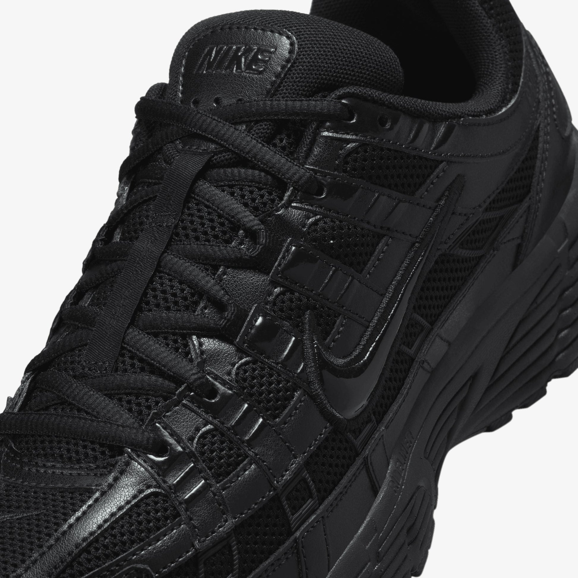 NIKE | P-6000 { BLACK/BLACK
