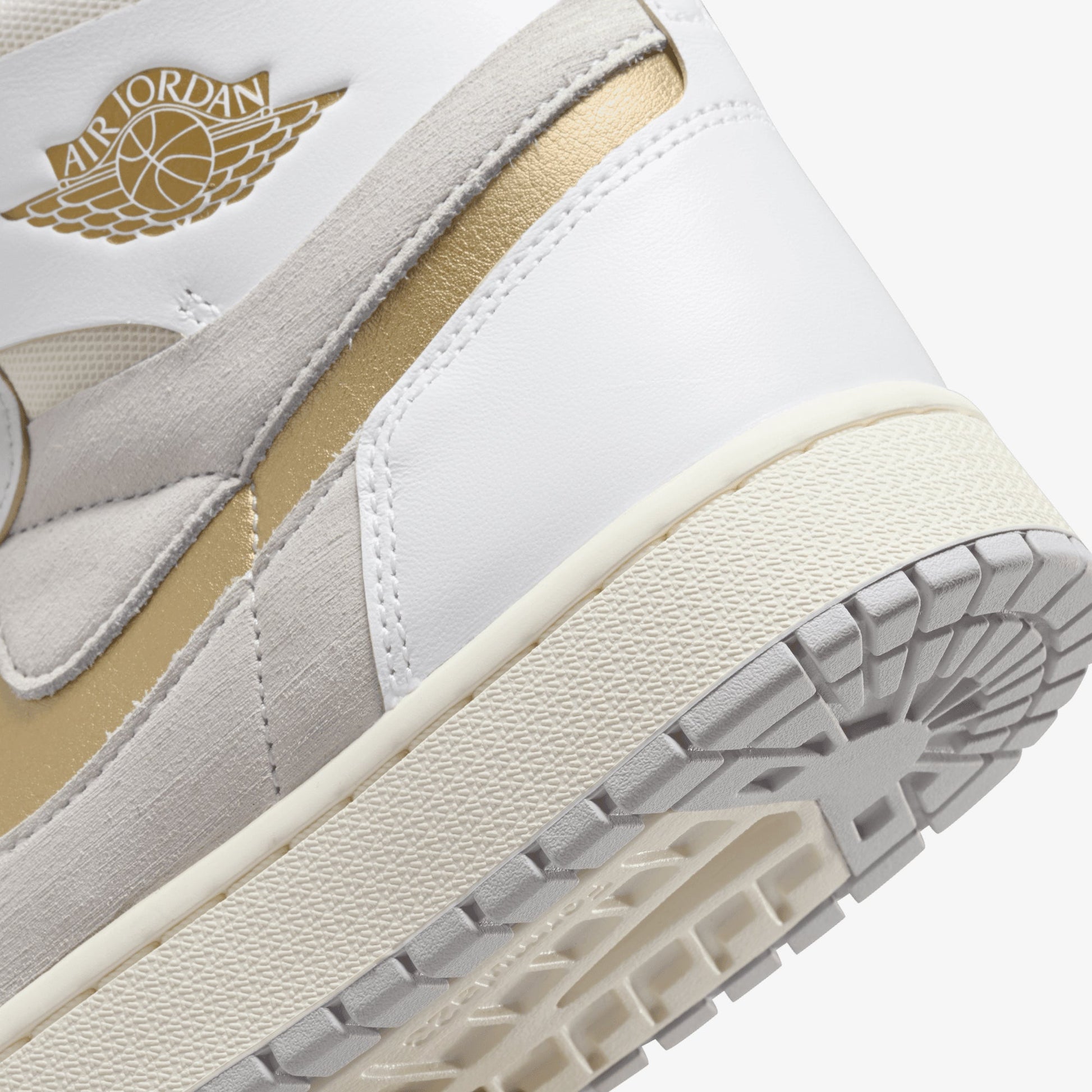 Jordan | AIR JORDAN 1 ZOOM CMFT 2  { WHITE/METALLIC GOLD-NEUTRAL GREY