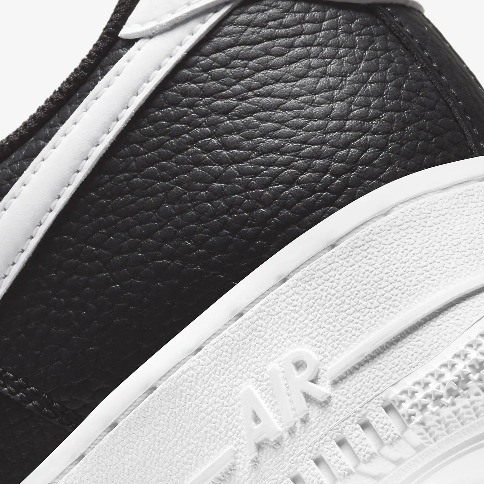 Nike | AIR FORCE 1 '07 { BLACK/WHITE