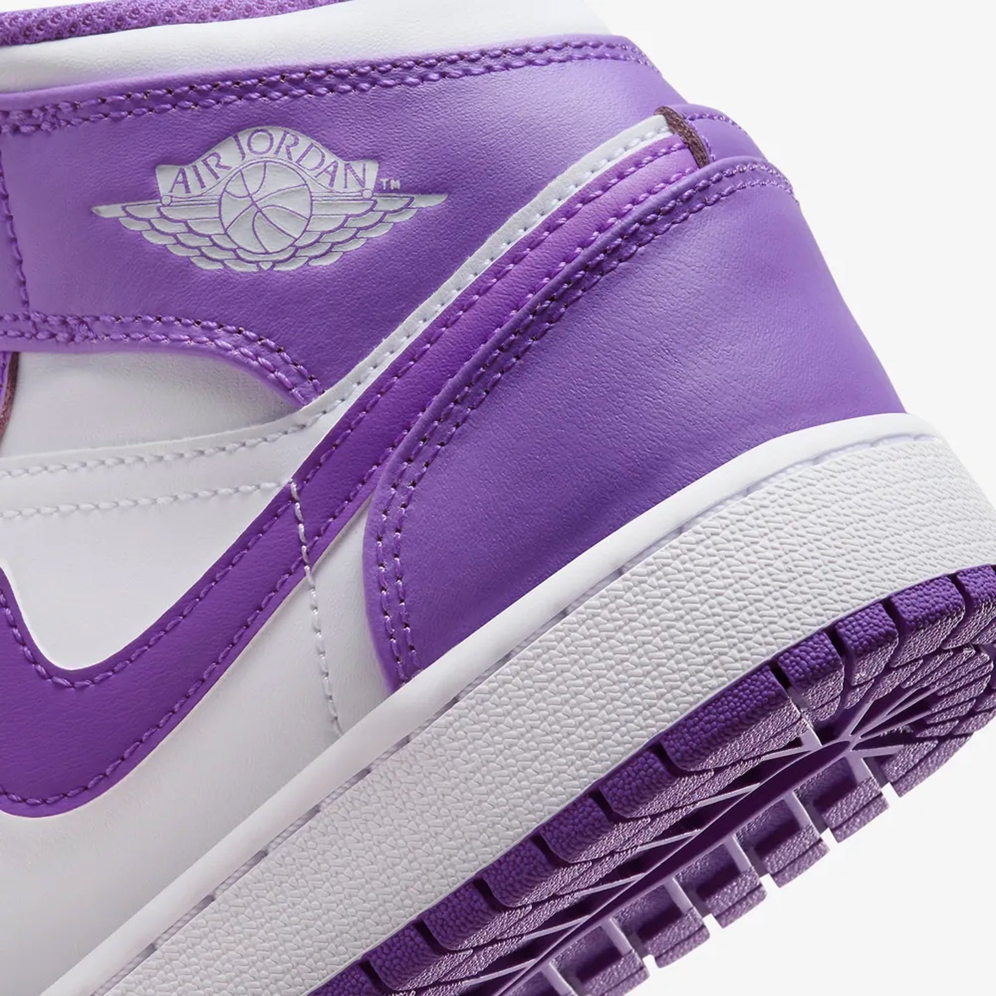 Jordan | AIR JORDAN 1 MID  { PURPLE VENOM/WHITE