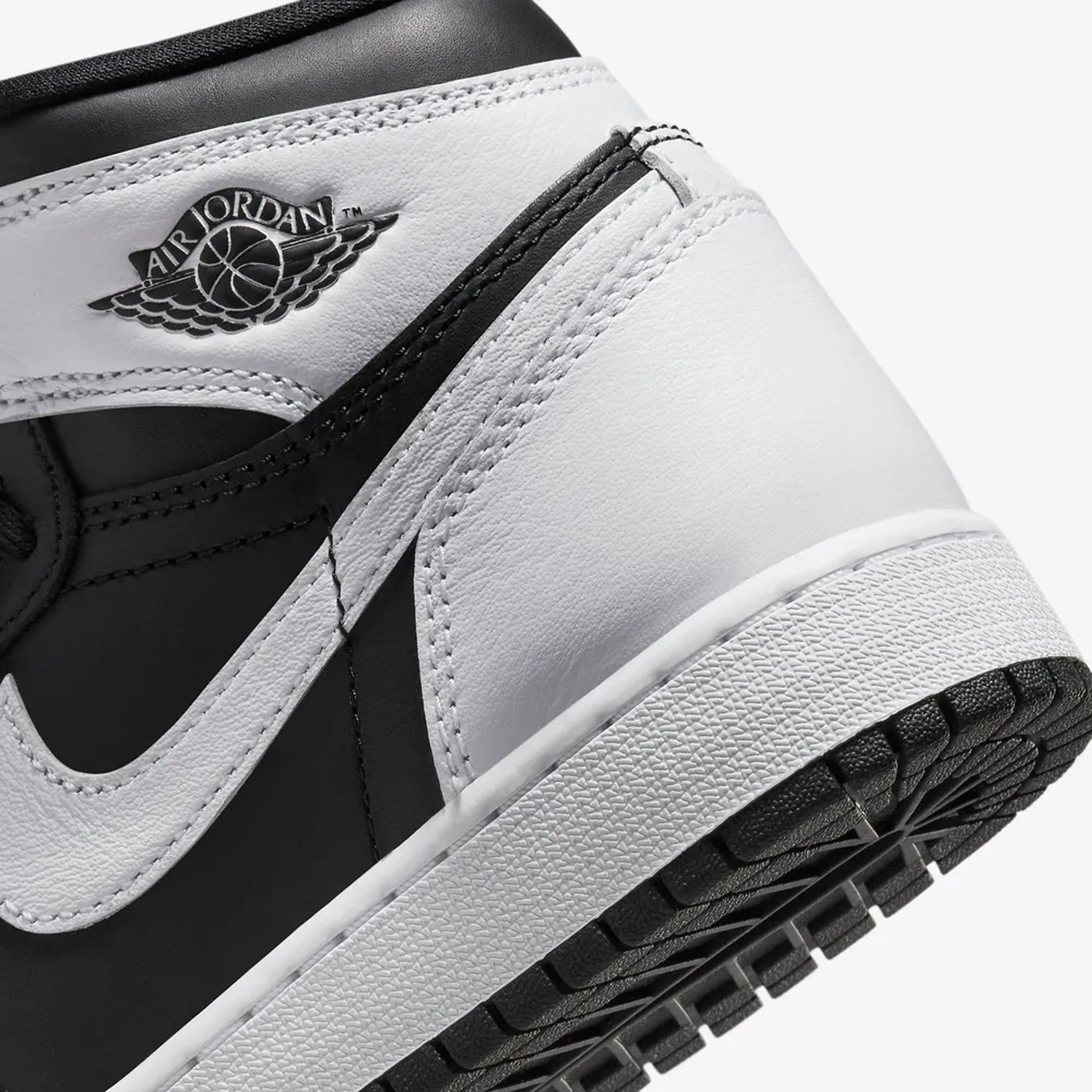 Jordan | AIR JORDAN 1 HIGH OG (GS)  { BLACK/WHITE-WHITE