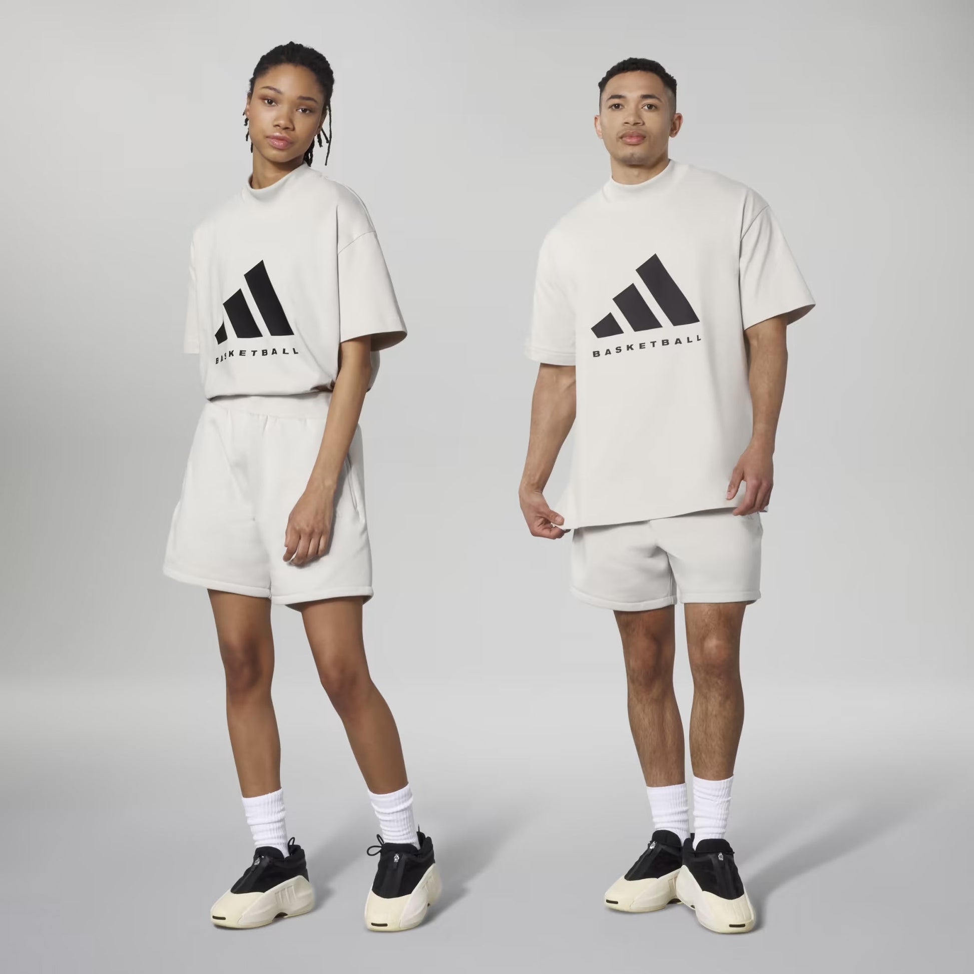 Adidas Originals | BASKETBALL T-SHIRT  { TALC