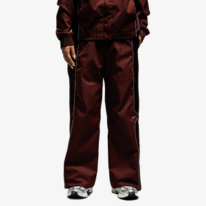 NIKE | WOVEN PANTS { BURGUNDY CRUSH/BURGUNDY CRUSH