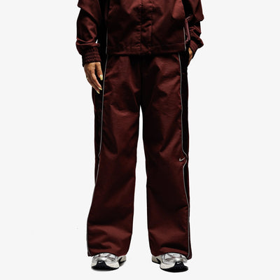 NIKE | WOVEN PANTS { BURGUNDY CRUSH/BURGUNDY CRUSH