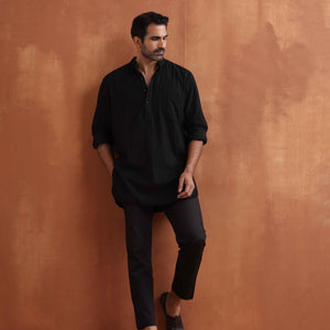 trueBrowns Men's Black Textured Cotton Dobby Short Kurta