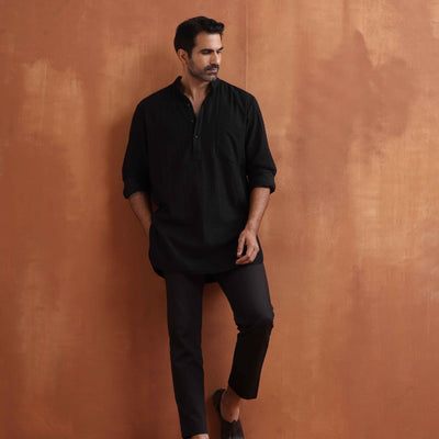 trueBrowns Men's Black Textured Cotton Dobby Short Kurta